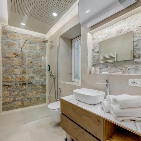 Inmotion Luxury Apartment *