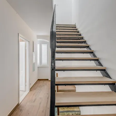 Inmotion Luxury Apartment