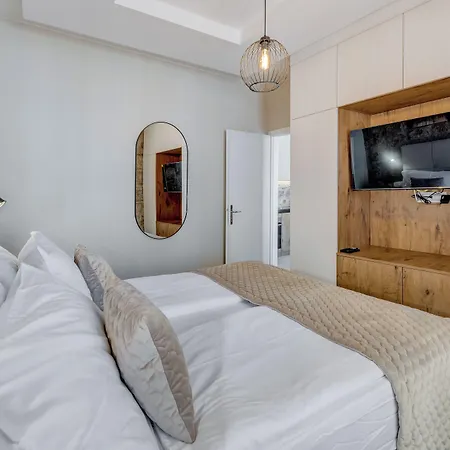 Апартаменти Inmotion Luxury *